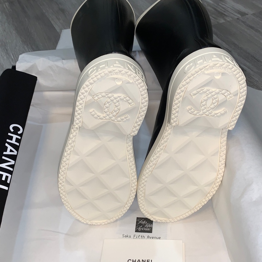 AUTHENTIC 2025 CHANEL Black and Cream Logo Rain Boots BRAND NEW 37 receipt - Picture 8 of 17
